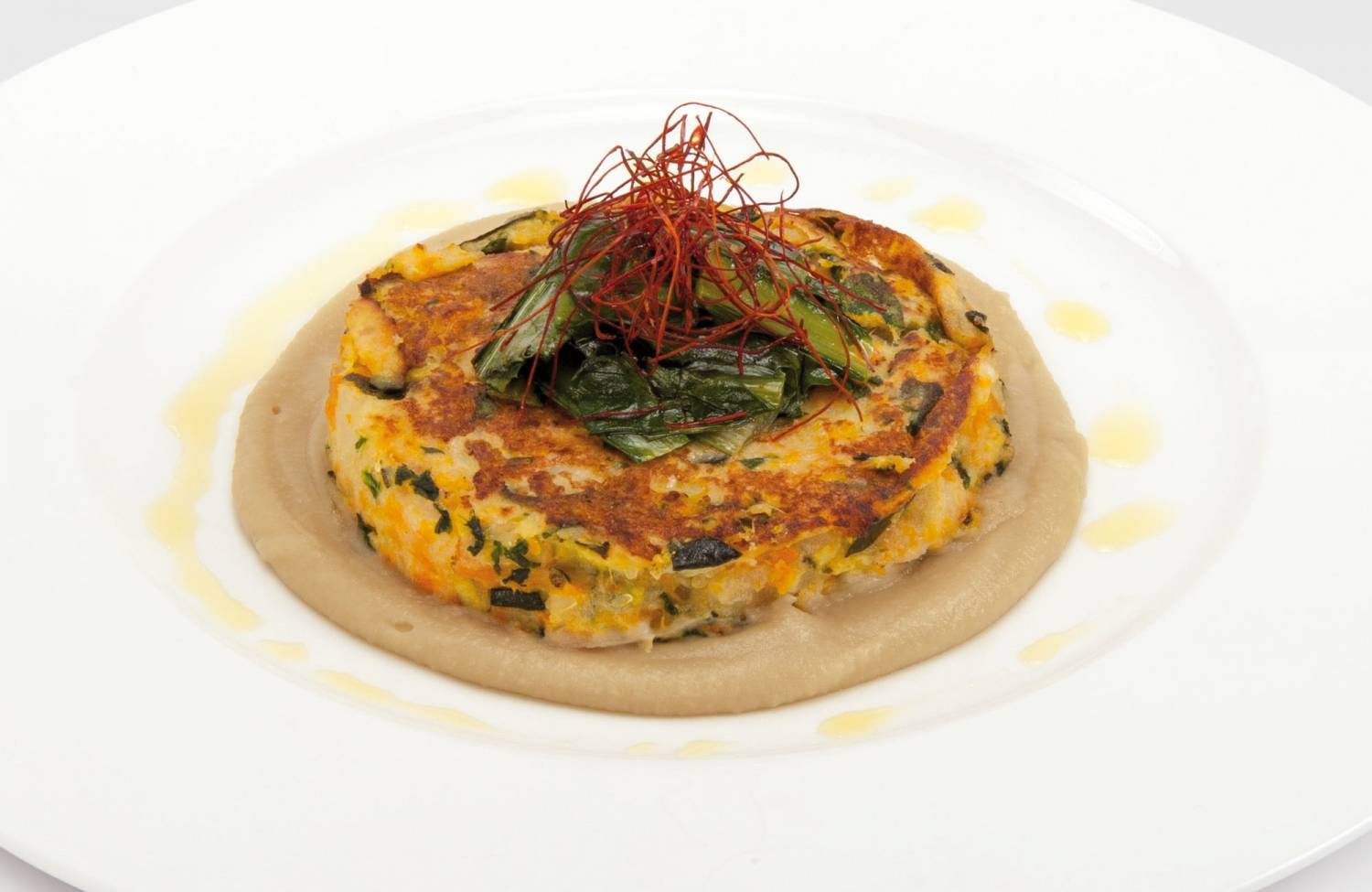 Hamburguesas de verduras con crema de berenjenas y achicoria guisada